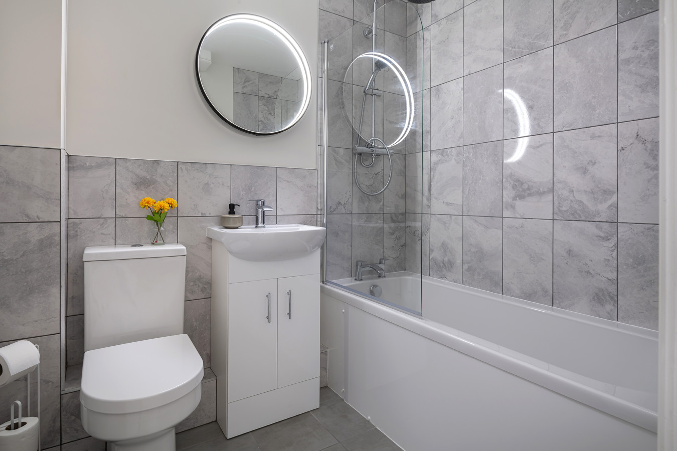 Stunning Flat in a Converted Chapel • Free Parking • Fast WiFi • Smart TV in Gemid Street Apartment - Property image 6 - VivreStays