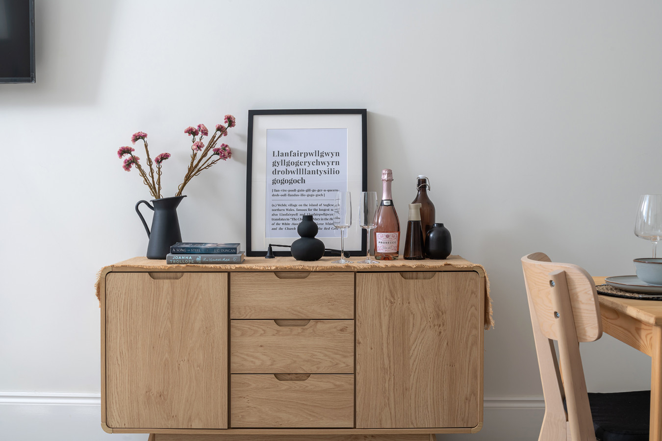 Stunning Flat in a Converted Chapel • Free Parking • Fast WiFi • Smart TV in Gemid Street Apartment - Property image 11 - VivreStays