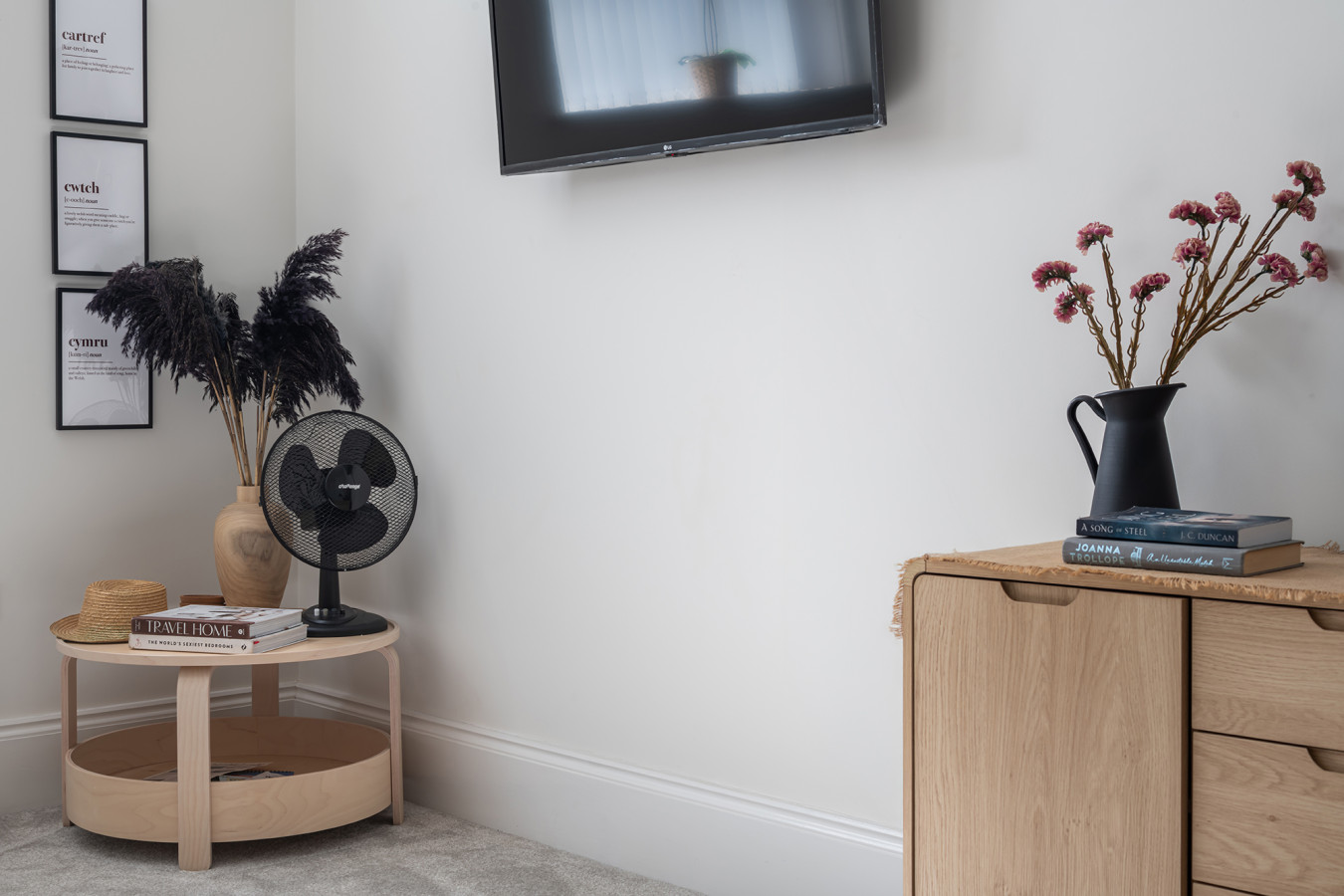 Stunning Flat in a Converted Chapel • Free Parking • Fast WiFi • Smart TV in Gemid Street Apartment - Property image 10 - VivreStays