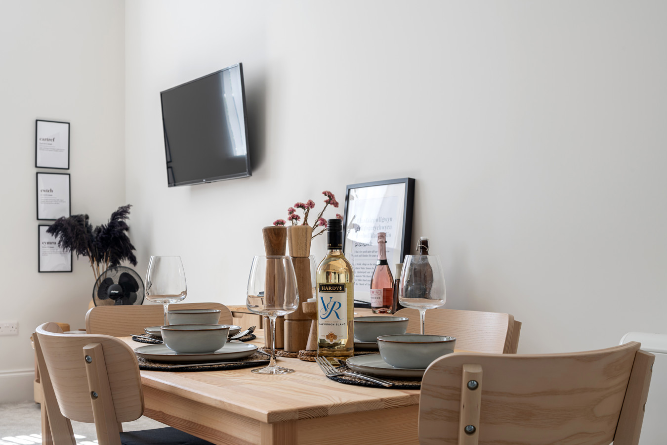 Stunning Flat in a Converted Chapel • Free Parking • Fast WiFi • Smart TV in Gemid Street Apartment - Property image 14 - VivreStays