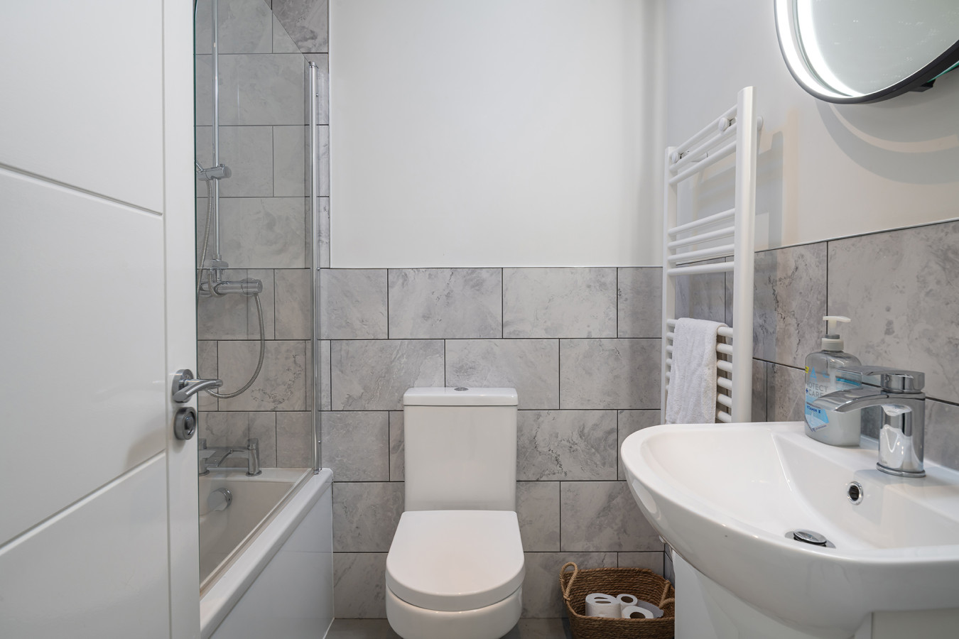 Beautiful Flat • Converted Chapel • Free Parking in Gemid Street Apartment 5 - Property image 5 - VivreStays