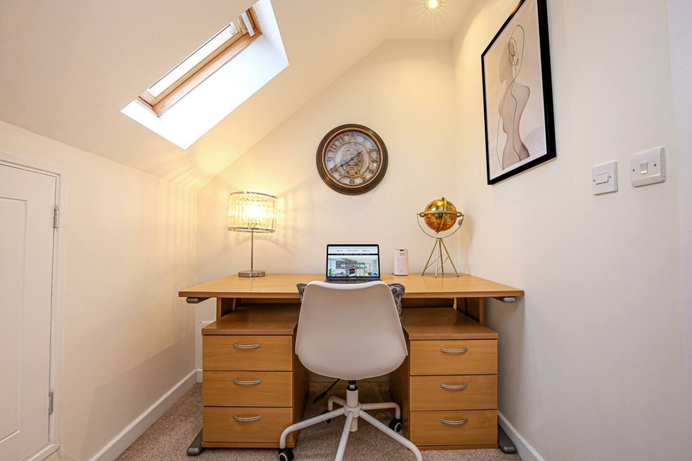 6 Bedroom Detached House • Pool Table • Free Parking • Wifi • Sky TV in 53 Kingswear Drive - Property image 39 - VivreStays