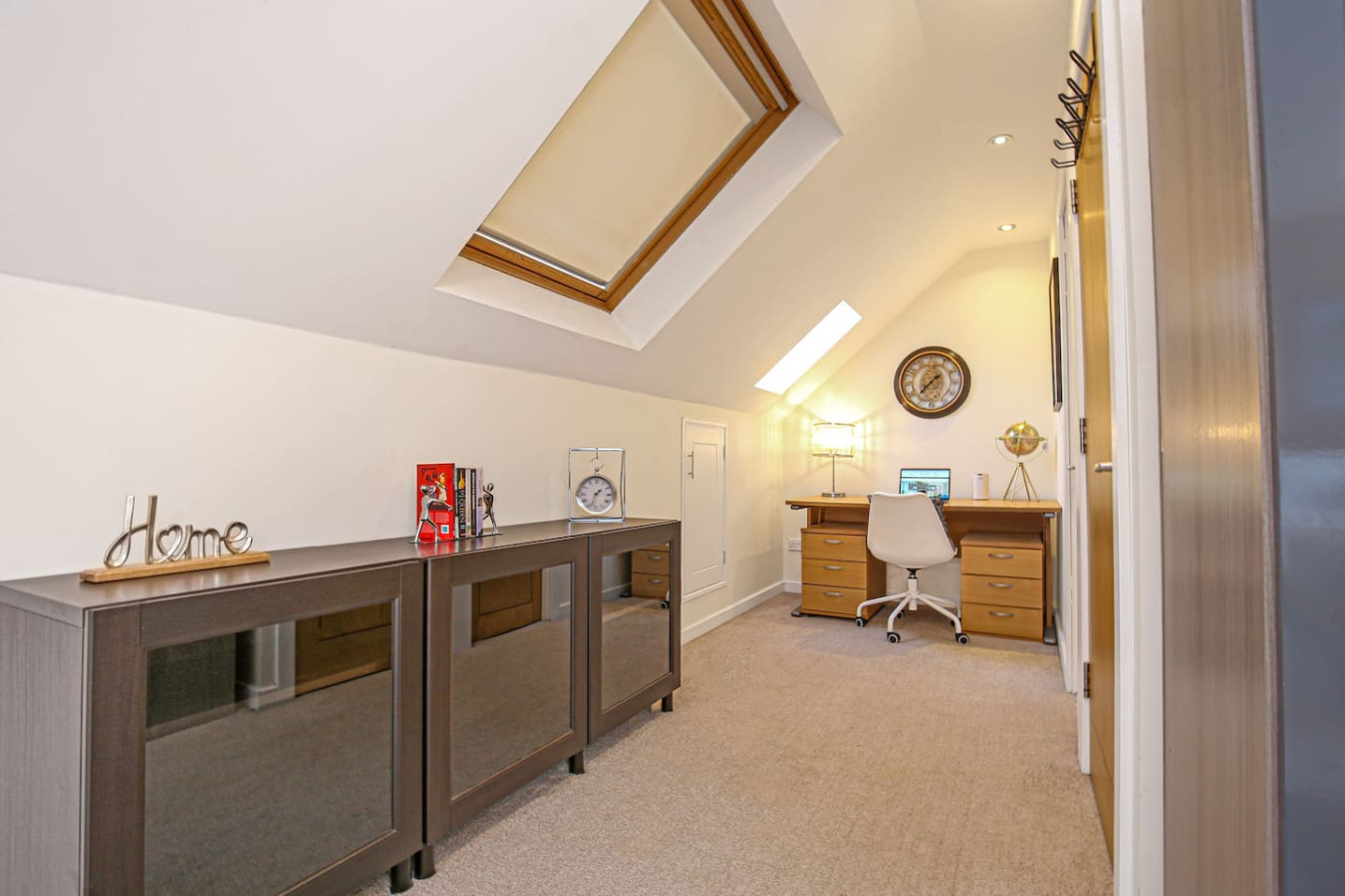 6 Bedroom Detached House • Pool Table • Free Parking • Wifi • Sky TV in 53 Kingswear Drive - Property image 38 - VivreStays