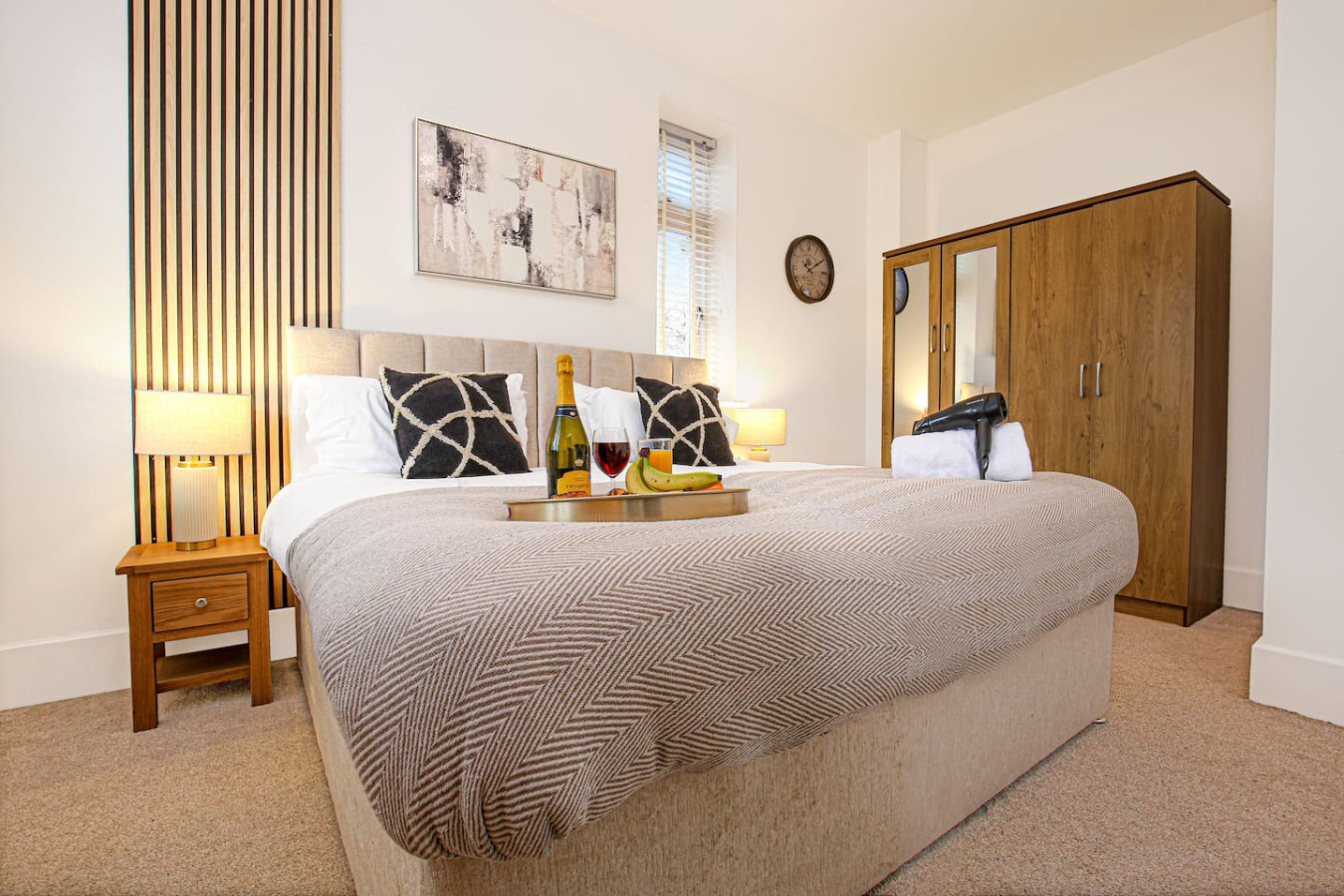 6 Bedroom Detached House • Pool Table • Free Parking • Wifi • Sky TV in 53 Kingswear Drive - Property image 13 - VivreStays