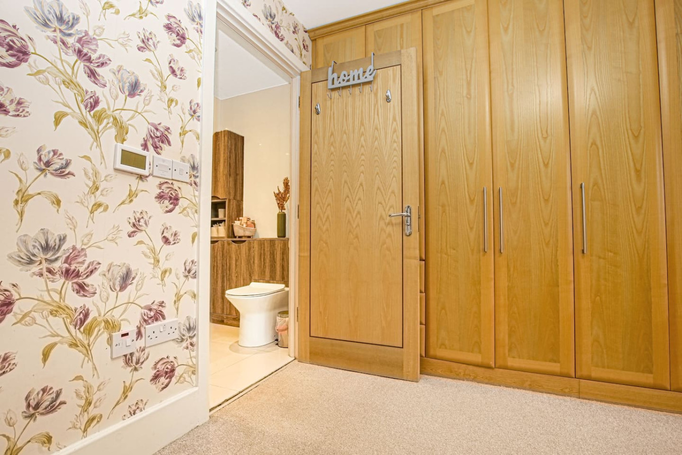 6 Bedroom Detached House • Pool Table • Free Parking • Wifi • Sky TV in 53 Kingswear Drive - Property image 18 - VivreStays