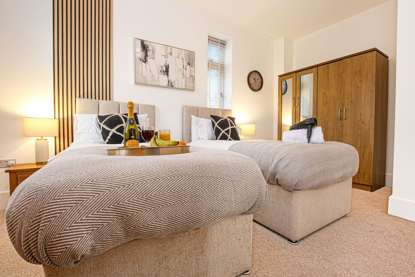 6 Bedroom Detached House • Pool Table • Free Parking • Wifi • Sky TV in 53 Kingswear Drive - Property image 11 - VivreStays