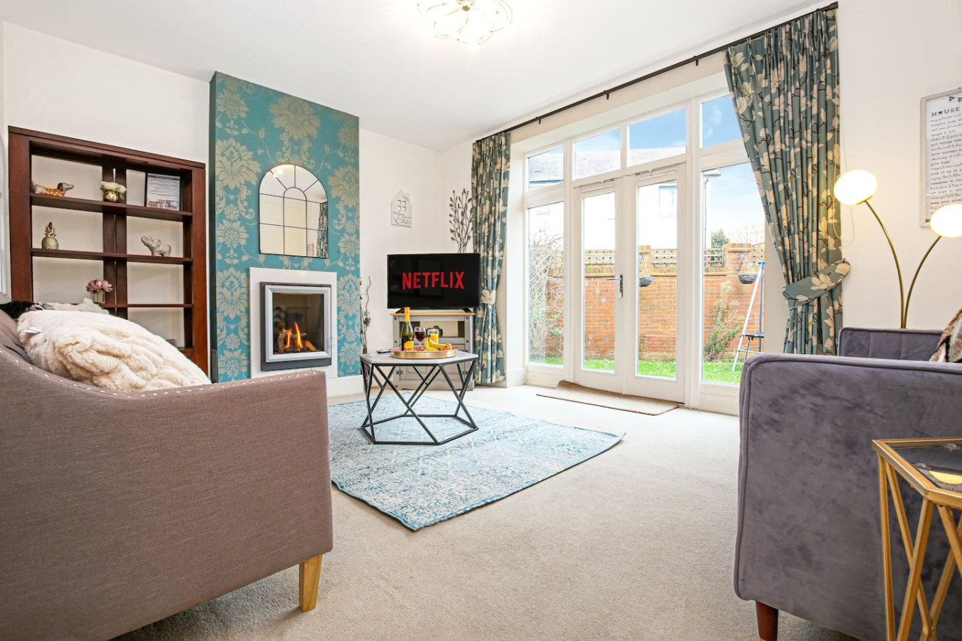 6 Bedroom Detached House • Pool Table • Free Parking • Wifi • Sky TV in 53 Kingswear Drive - Property image 2 - VivreStays