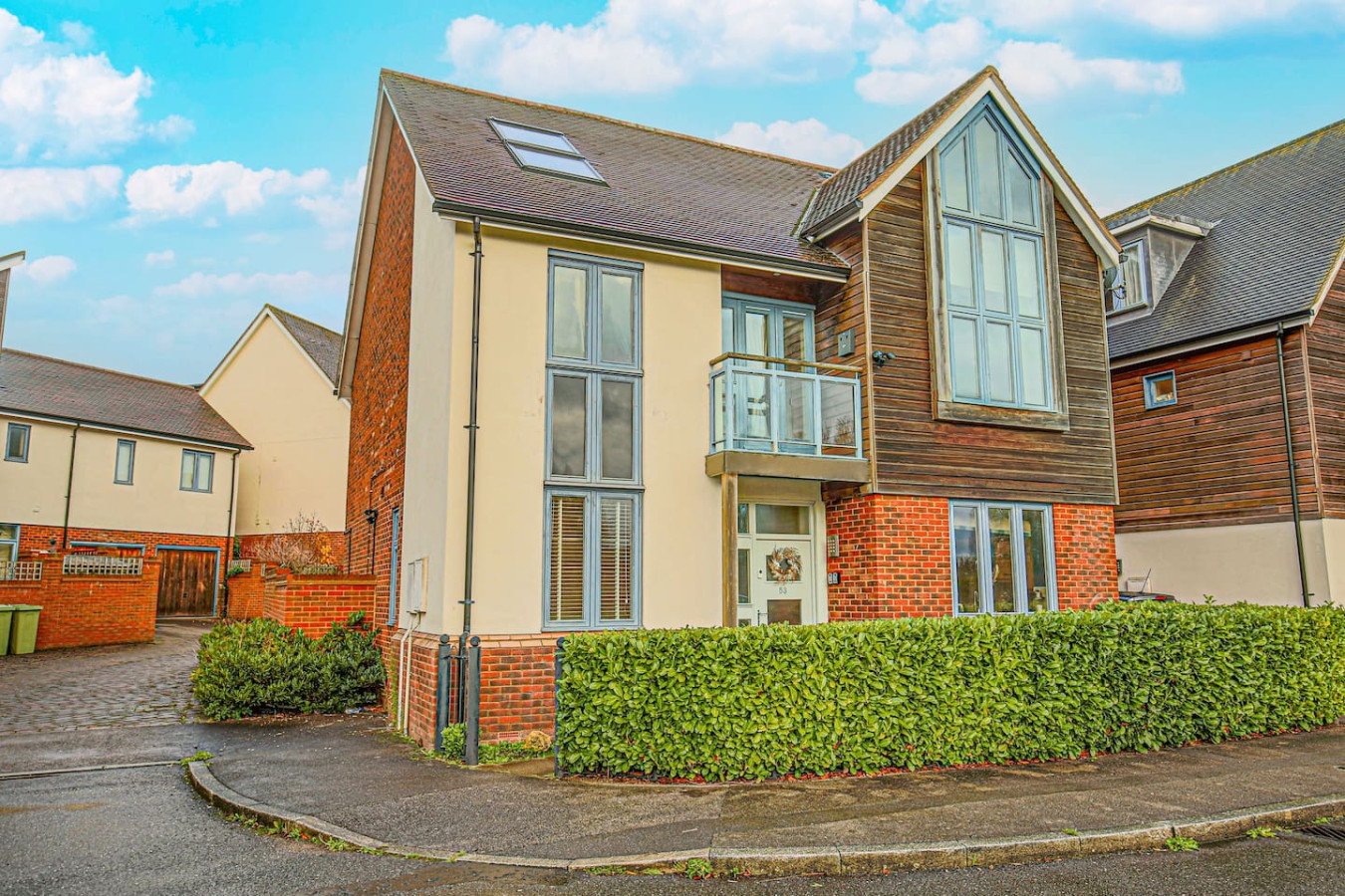 6 Bedroom Detached House • Pool Table • Free Parking • Wifi • Sky TV in 53 Kingswear Drive - Property image 50 - VivreStays
