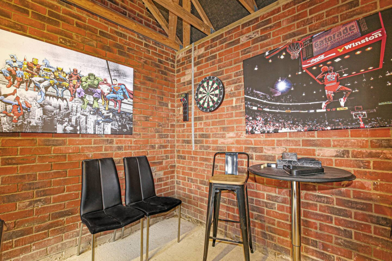 6 Bedroom Detached House • Pool Table • Free Parking • Wifi • Sky TV in 53 Kingswear Drive - Property image 47 - VivreStays