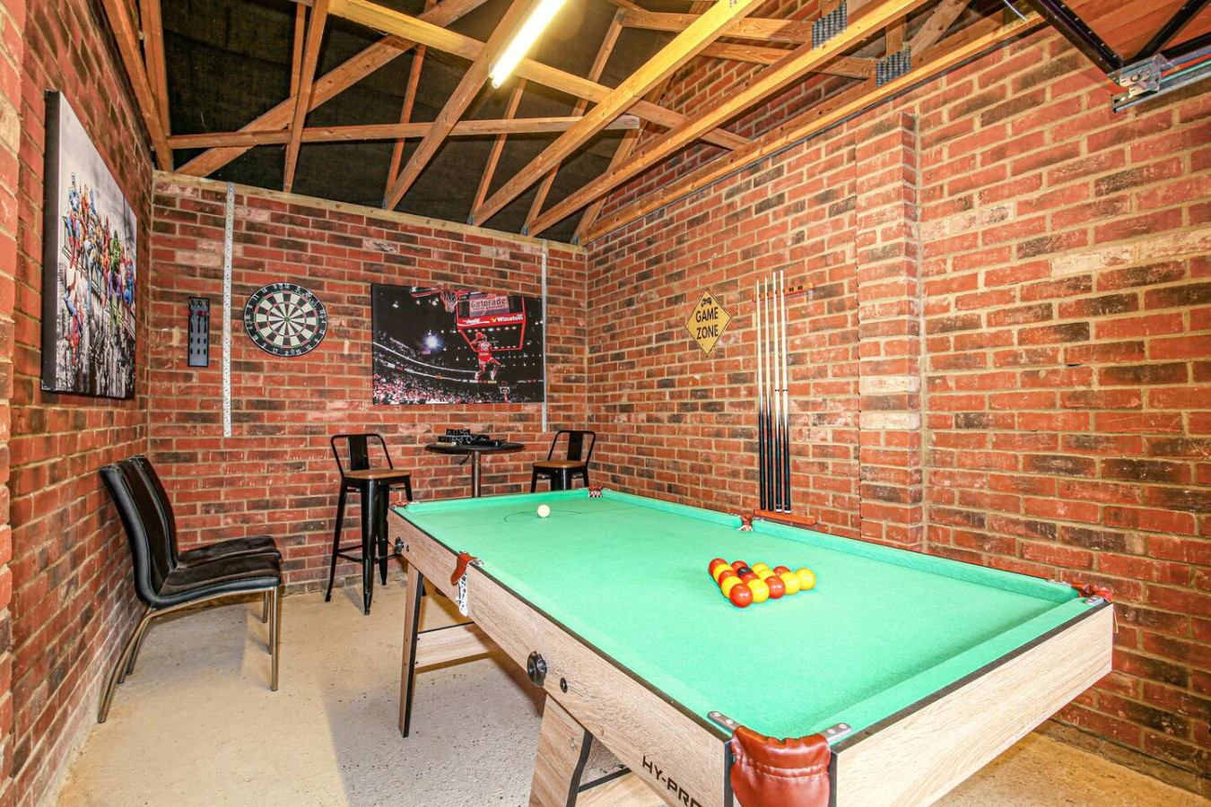 6 Bedroom Detached House • Pool Table • Free Parking • Wifi • Sky TV in 53 Kingswear Drive - Property image 45 - VivreStays