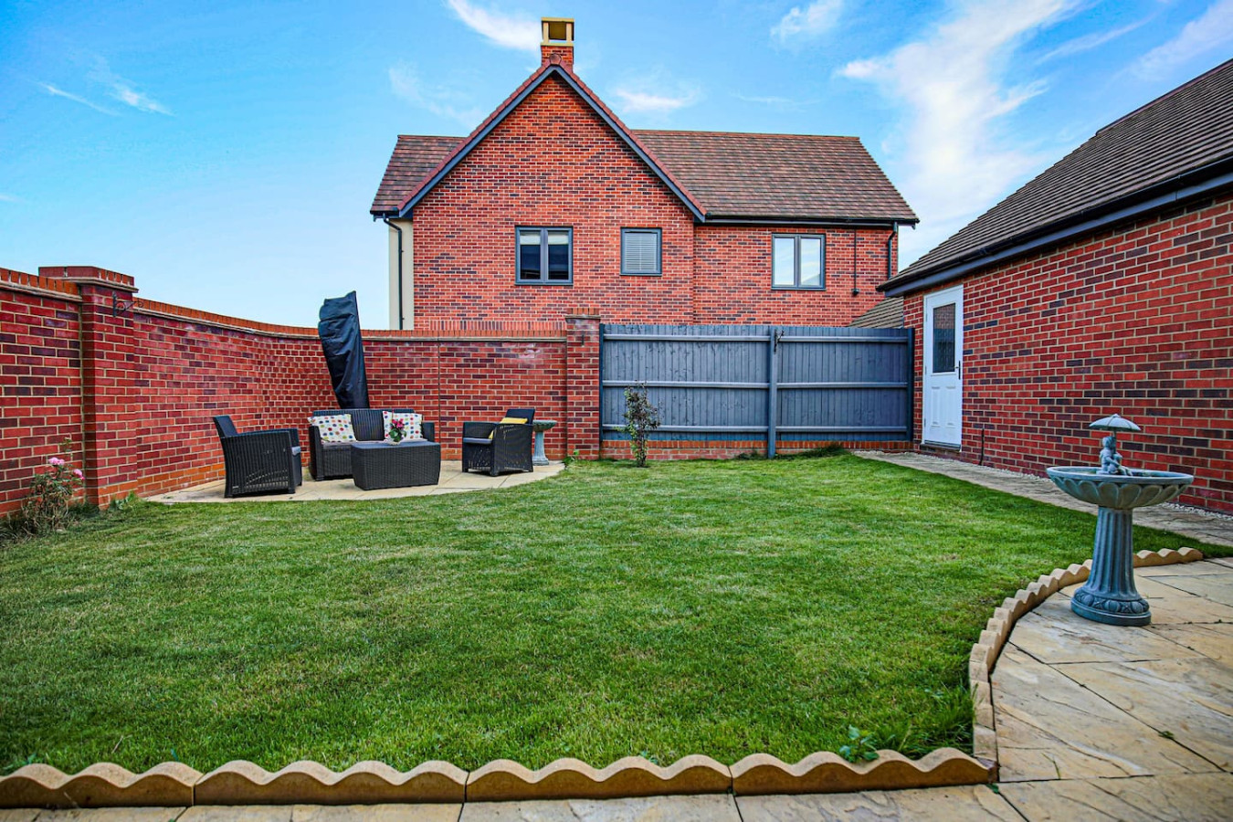 6 Bedroom Detached House • Pool Table • Free Parking • Wifi • Sky TV in 53 Kingswear Drive - Property image 44 - VivreStays