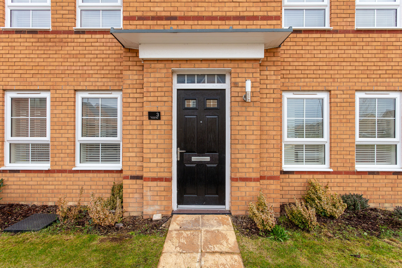 Detached House • Driveway Parking • Fast WiFi • SmartTV in 3 Triumph Way - Property image 34 - VivreStays