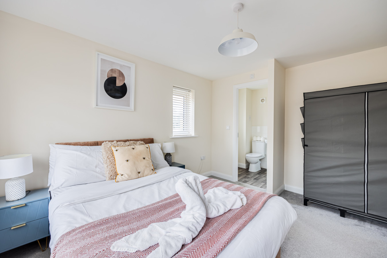 Detached House • Driveway Parking • Fast WiFi • SmartTV in 3 Triumph Way - Property image 13 - VivreStays
