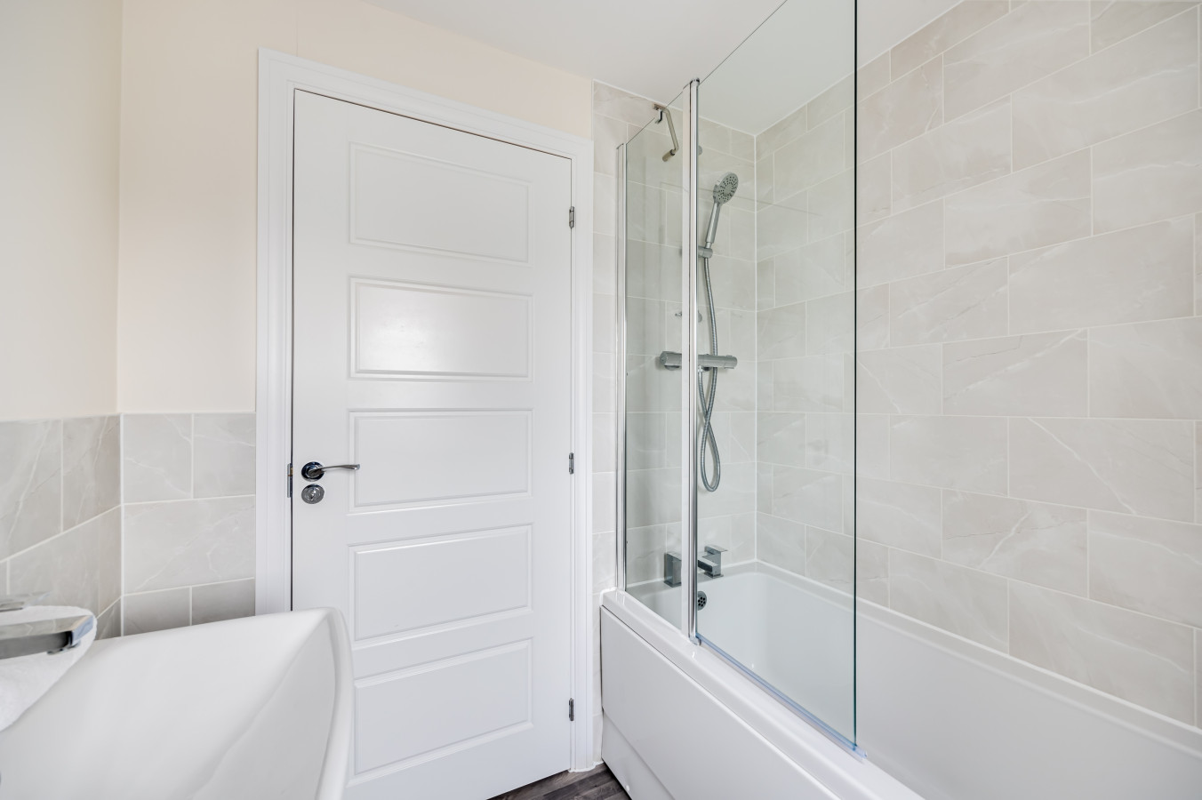 Detached House • Driveway Parking • Fast WiFi • SmartTV in 3 Triumph Way - Property image 5 - VivreStays