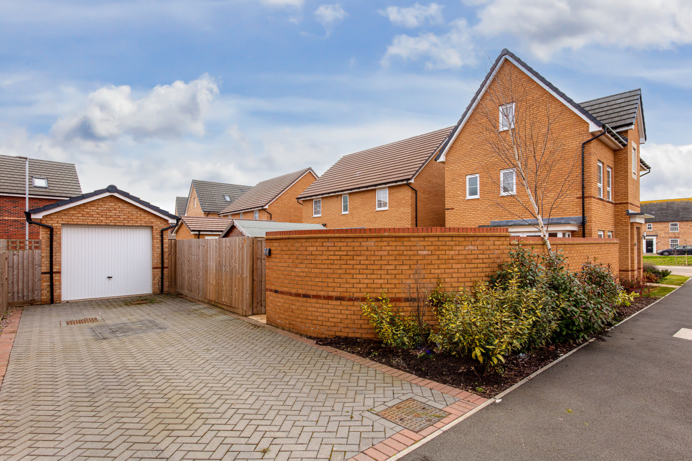 Detached House • Driveway Parking • Fast WiFi • SmartTV in 3 Triumph Way - Property image 35 - VivreStays