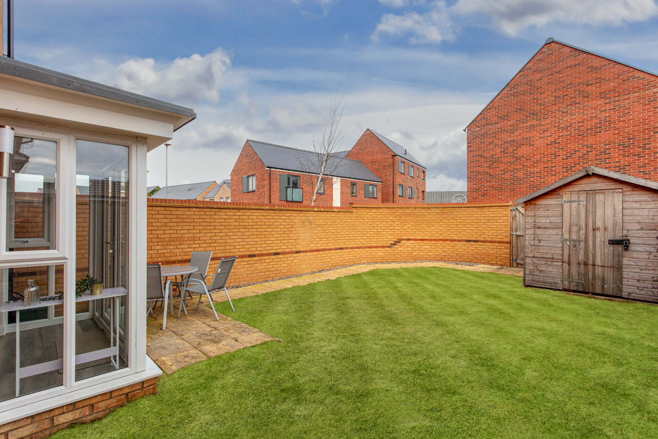 Detached House • Driveway Parking • Fast WiFi • SmartTV in 3 Triumph Way - Property image 30 - VivreStays