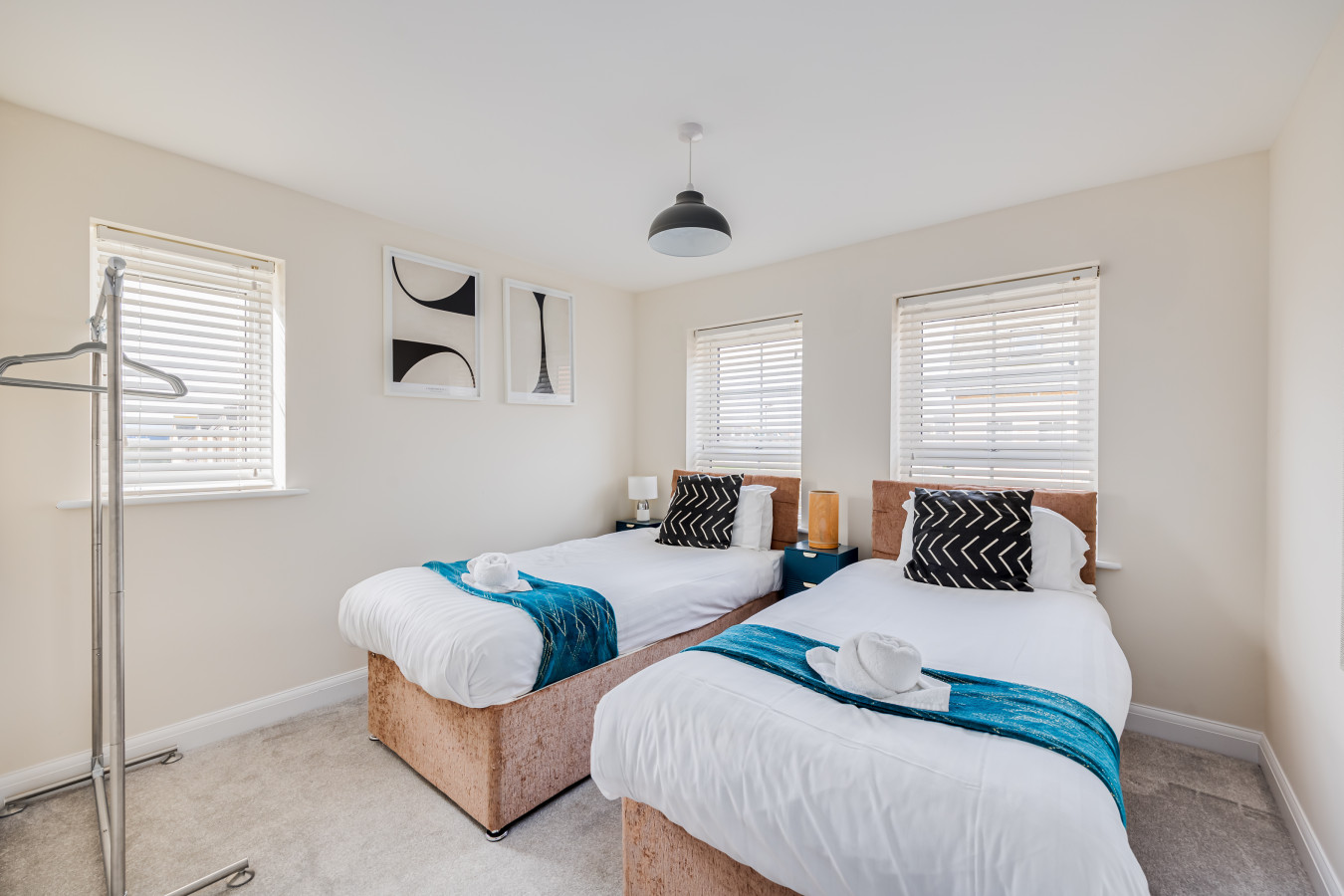 Detached House • Driveway Parking • Fast WiFi • SmartTV in 3 Triumph Way - Property image 6 - VivreStays