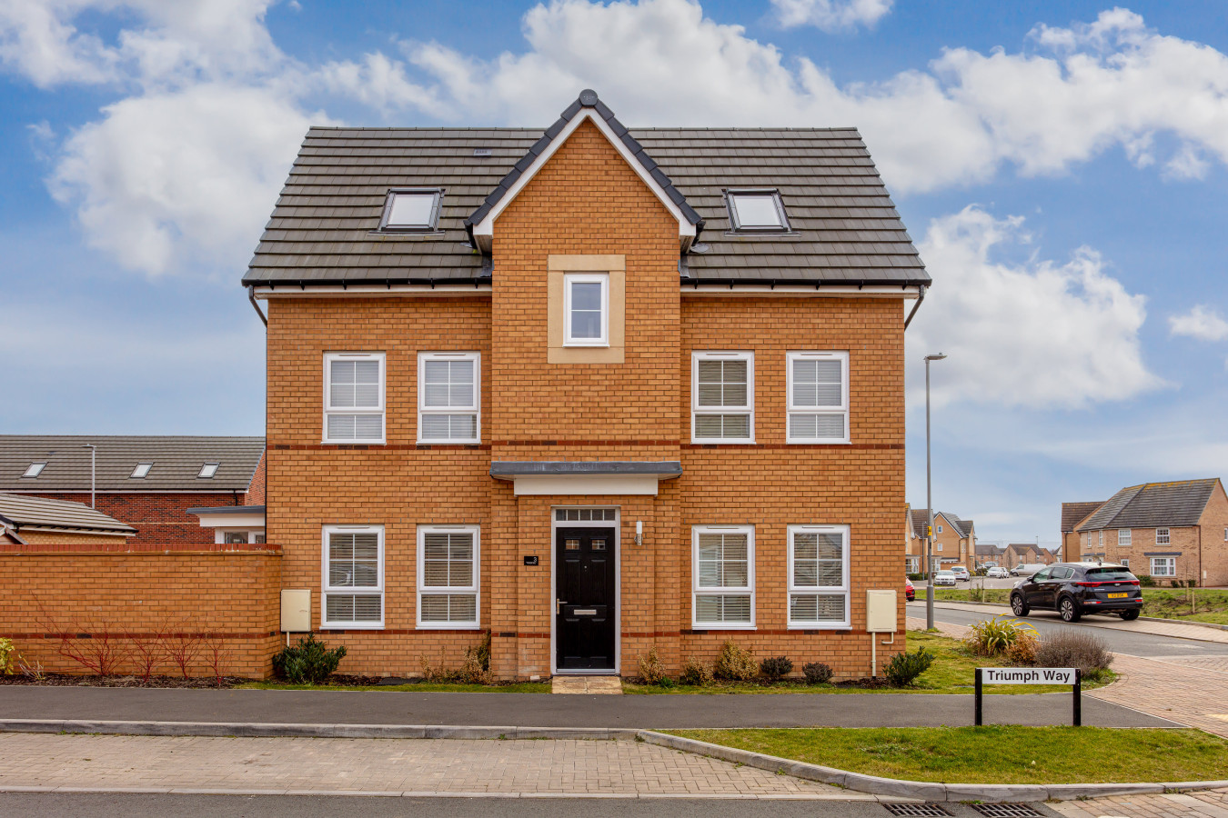 Detached House • Driveway Parking • Fast WiFi • SmartTV in 3 Triumph Way - Property image 33 - VivreStays