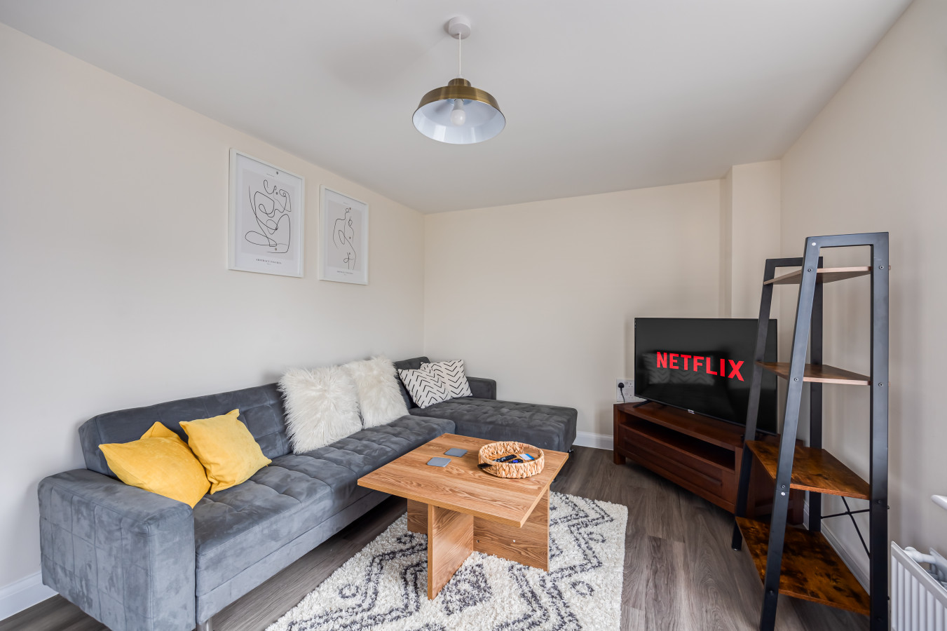 Detached House • Driveway Parking • Fast WiFi • SmartTV in 3 Triumph Way - Property image 20 - VivreStays