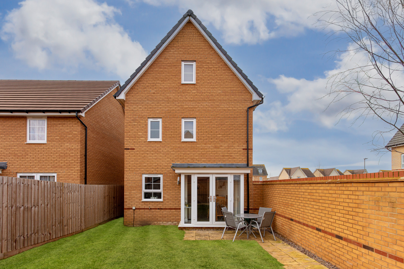Detached House • Driveway Parking • Fast WiFi • SmartTV in 3 Triumph Way - Property image 32 - VivreStays