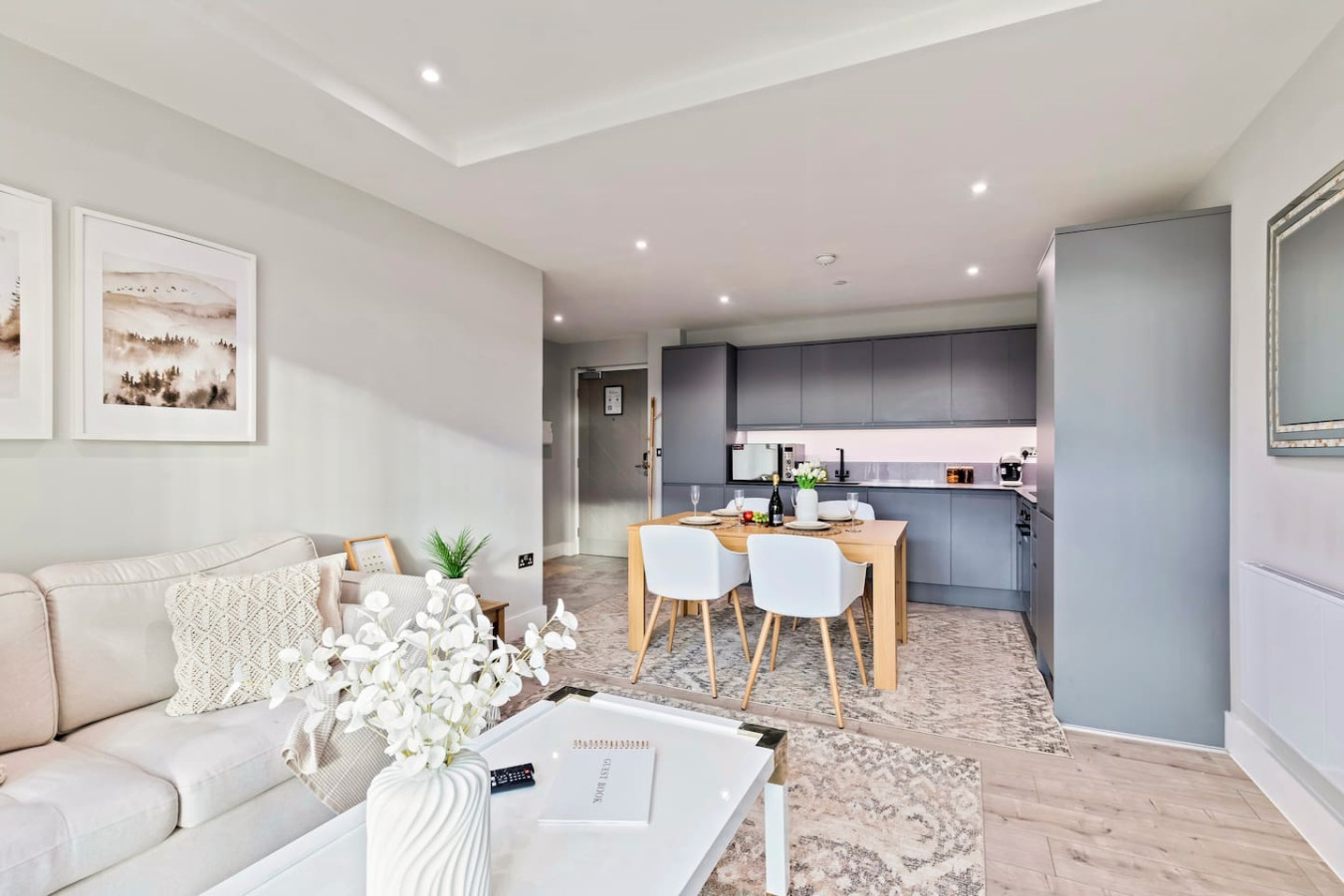 Stunning Apartment • City Centre • Self-Check-In • Fast WiFi • Smart TV • Communal Terrace in 55 Northgate Street Flat 10 - Property image 15 - VivreStays