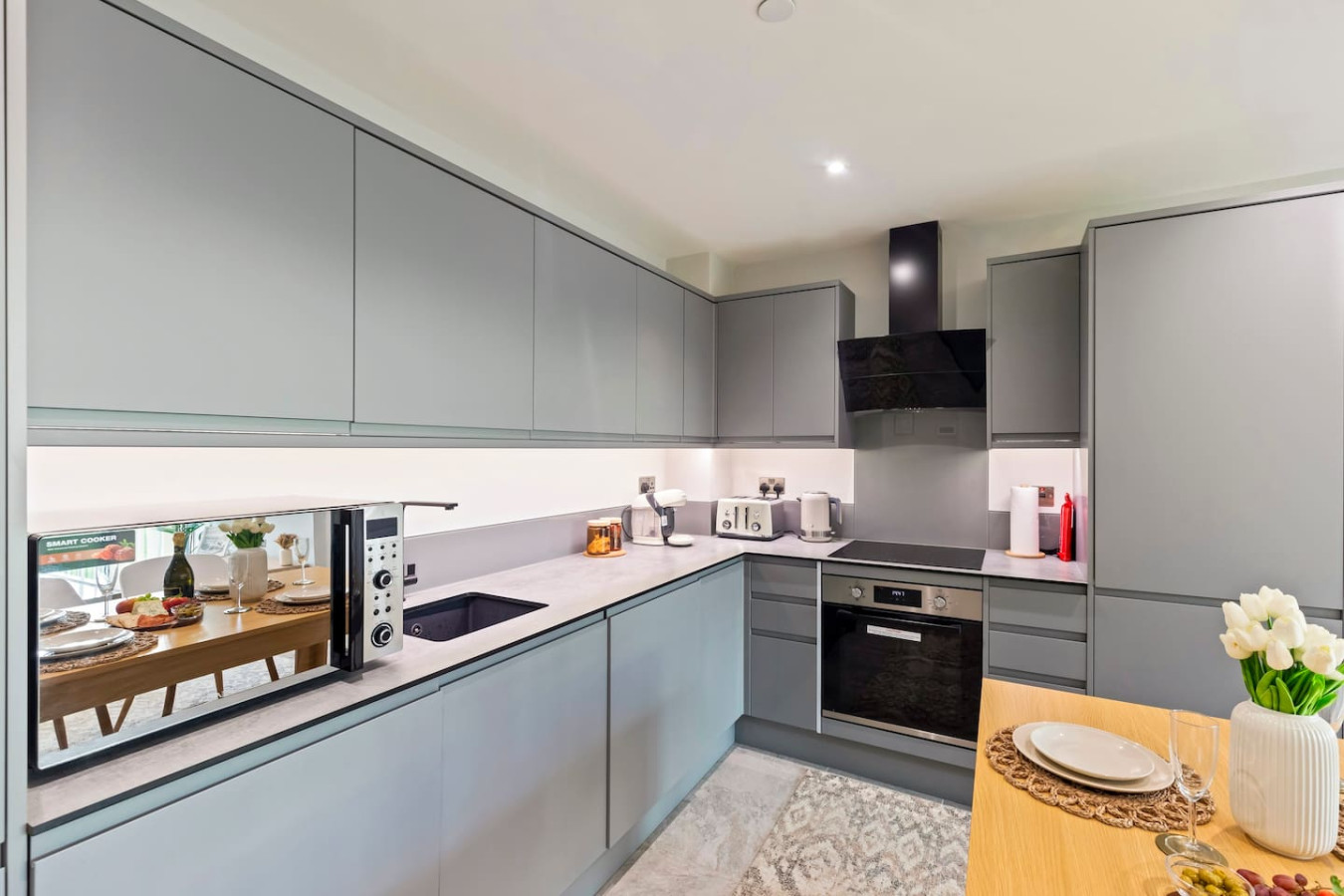 Stunning Apartment • City Centre • Self-Check-In • Fast WiFi • Smart TV • Communal Terrace in 55 Northgate Street Flat 10 - Property image 16 - VivreStays