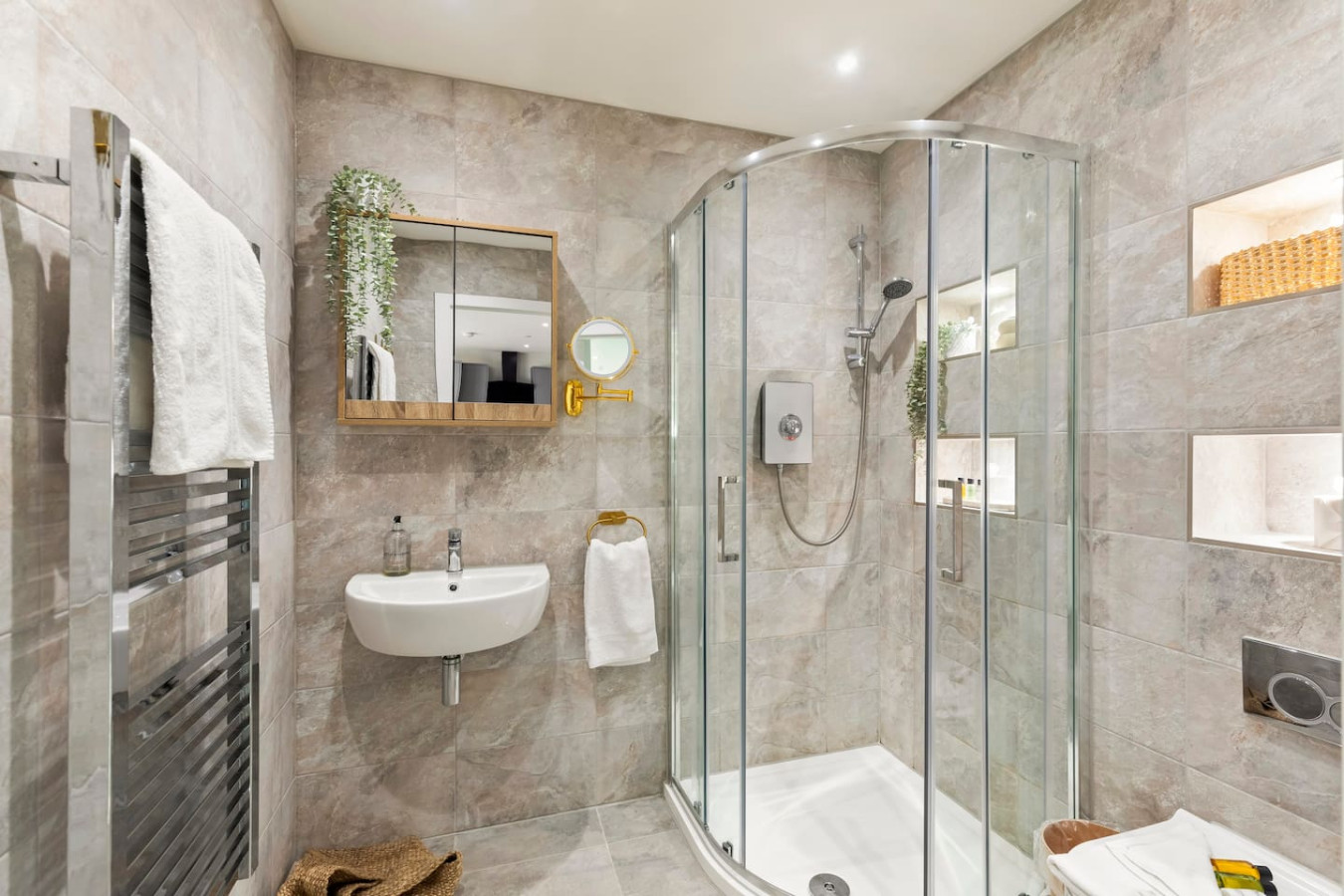 Stunning Apartment • City Centre • Self-Check-In • Fast WiFi • Smart TV • Communal Terrace in 55 Northgate Street Flat 10 - Property image 6 - VivreStays