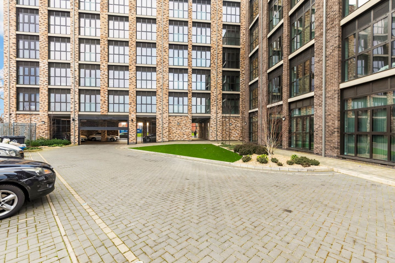 Stunning Apartment • City Centre • Self-Check-In • Fast WiFi • Smart TV • Communal Terrace in 55 Northgate Street Flat 10 - Property image 23 - VivreStays