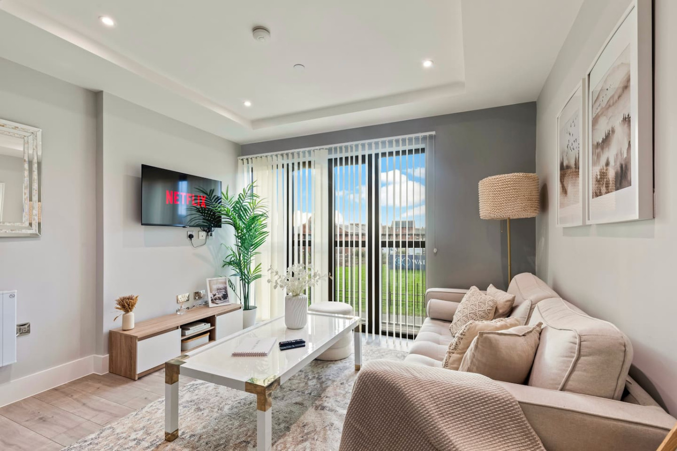 Stunning Apartment • City Centre • Self-Check-In • Fast WiFi • Smart TV • Communal Terrace in 55 Northgate Street Flat 10 - Property image 11 - VivreStays