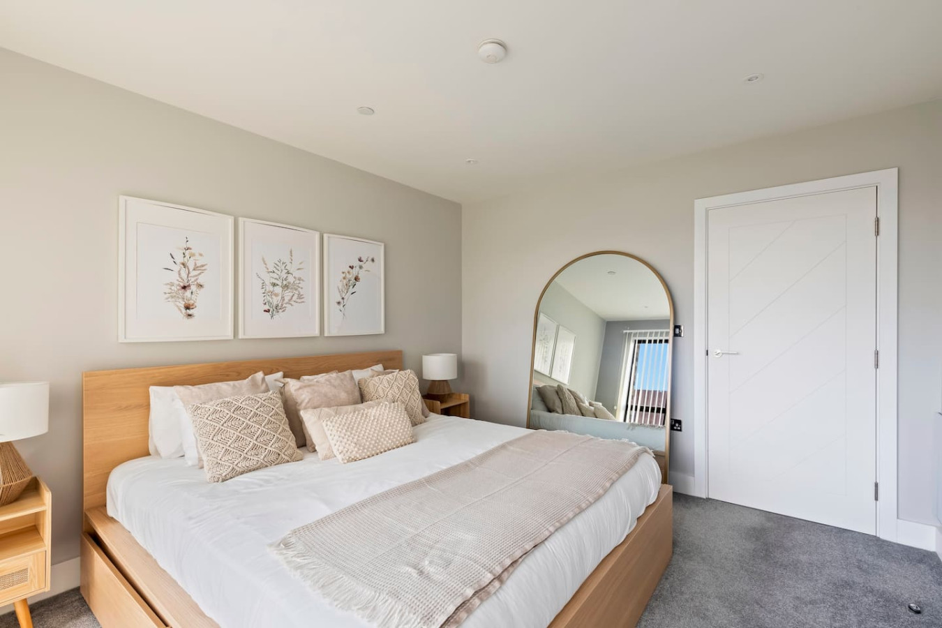 Stunning Apartment • City Centre • Self-Check-In • Fast WiFi • Smart TV • Communal Terrace in 55 Northgate Street Flat 10 - Property image 4 - VivreStays