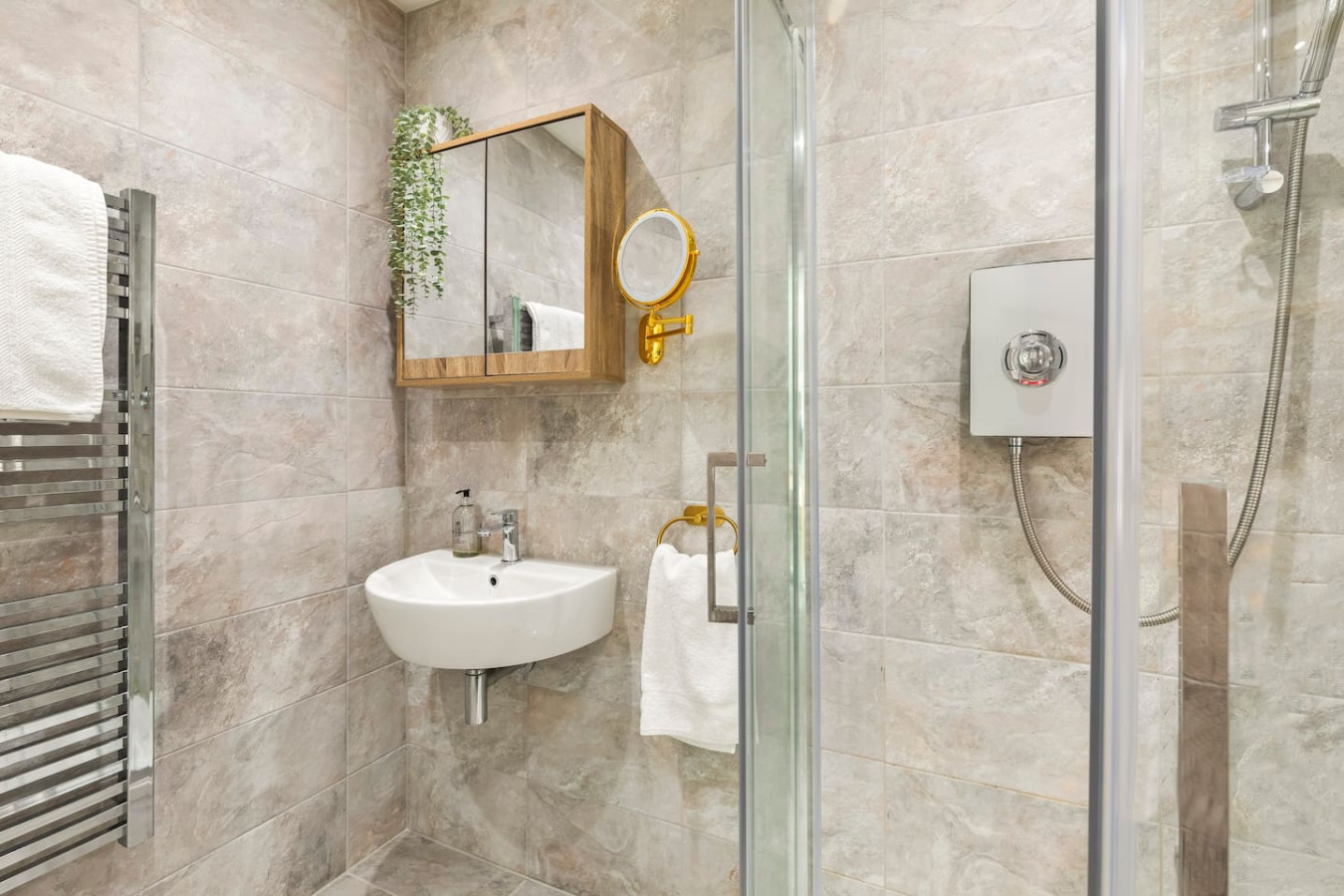 Stunning Apartment • City Centre • Self-Check-In • Fast WiFi • Smart TV • Communal Terrace in 55 Northgate Street Flat 10 - Property image 7 - VivreStays