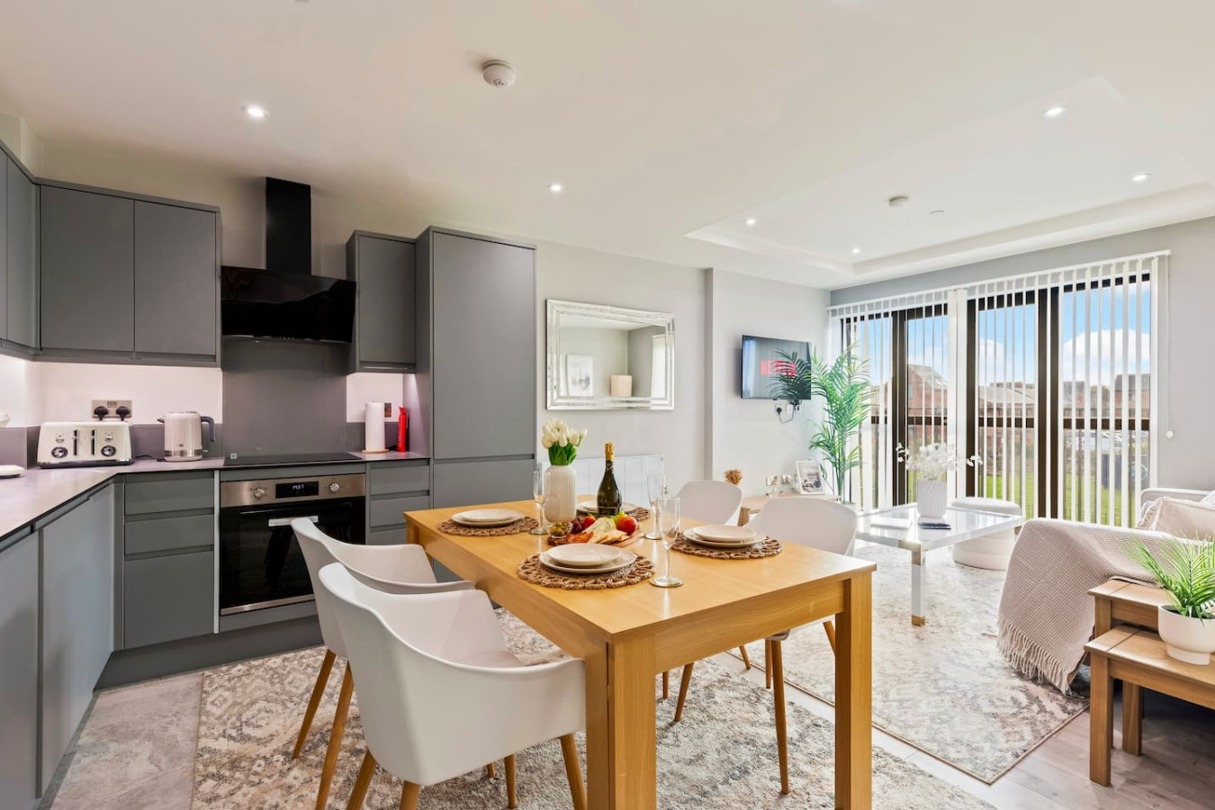 Stunning Apartment • City Centre • Self-Check-In • Fast WiFi • Smart TV • Communal Terrace in 55 Northgate Street Flat 10 - Property image 9 - VivreStays