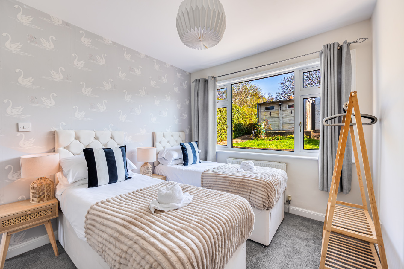Charming Detached Bungalow • Driveway Parking • Garden • Wifi • Smart TV in 62 Reedway - Property image 2 - VivreStays