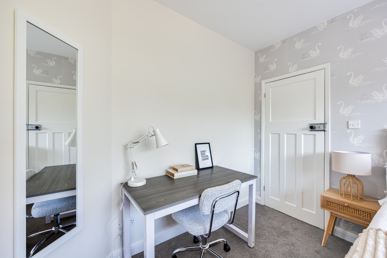 Charming Detached Bungalow • Driveway Parking • Garden • Wifi • Smart TV in 62 Reedway - Property image 5 - VivreStays