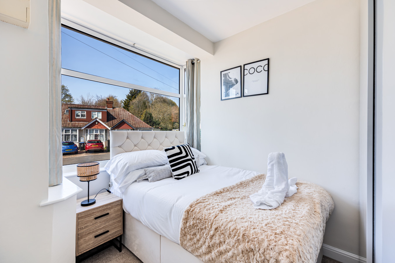 Charming Detached Bungalow • Driveway Parking • Garden • Wifi • Smart TV in 62 Reedway - Property image 8 - VivreStays