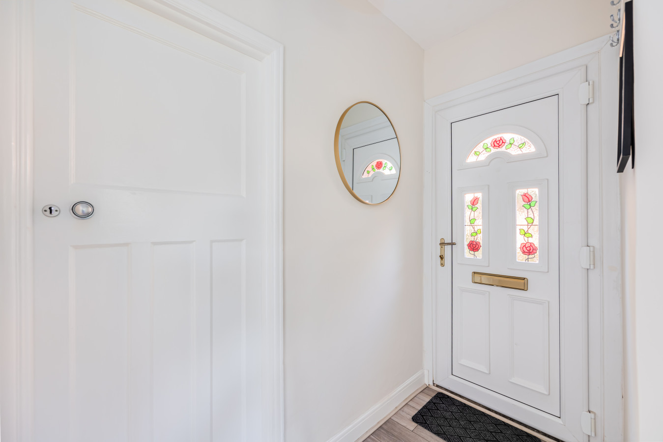 Charming Detached Bungalow • Driveway Parking • Garden • Wifi • Smart TV in 62 Reedway - Property image 18 - VivreStays
