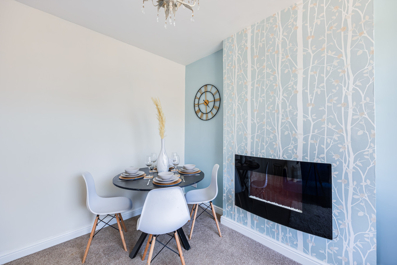 Charming Detached Bungalow • Driveway Parking • Garden • Wifi • Smart TV in 62 Reedway - Property image 13 - VivreStays