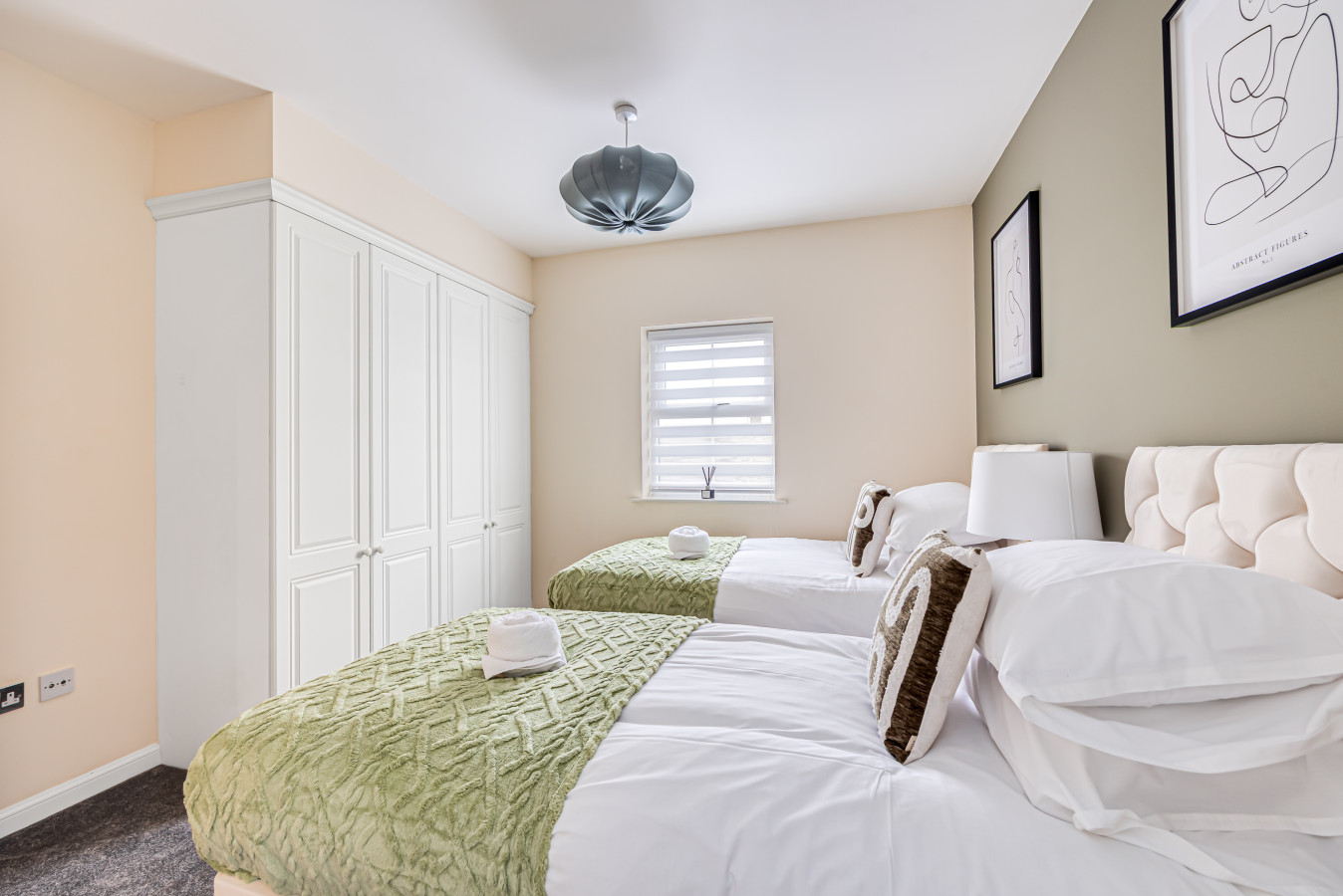 Stylish Flat • Excellent Location • Free Parking • Fast WiFi in 46 Arncott Way - Property image 4 - VivreStays
