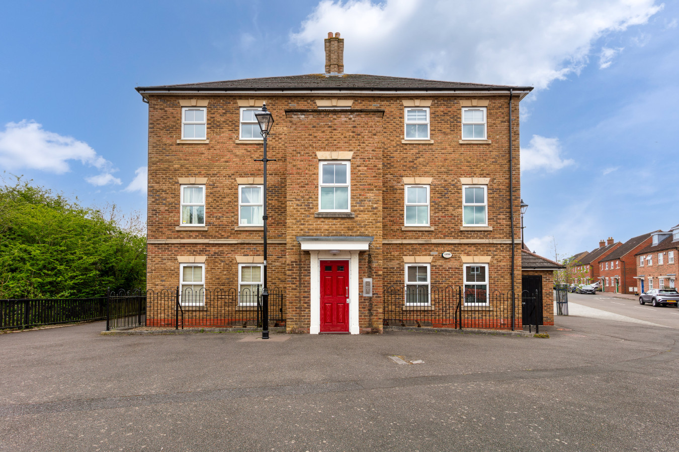 Stylish Flat • Excellent Location • Free Parking • Fast WiFi in 46 Arncott Way - Property image 23 - VivreStays