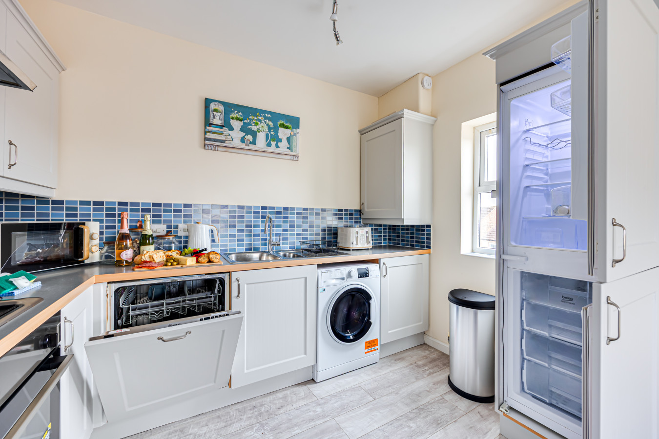 Stylish Flat • Excellent Location • Free Parking • Fast WiFi in 46 Arncott Way - Property image 17 - VivreStays