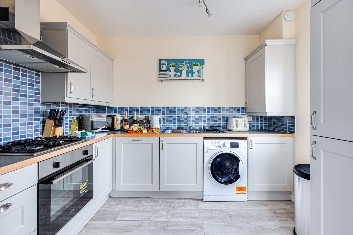 Stylish Flat • Excellent Location • Free Parking • Fast WiFi in 46 Arncott Way - Property image 15 - VivreStays