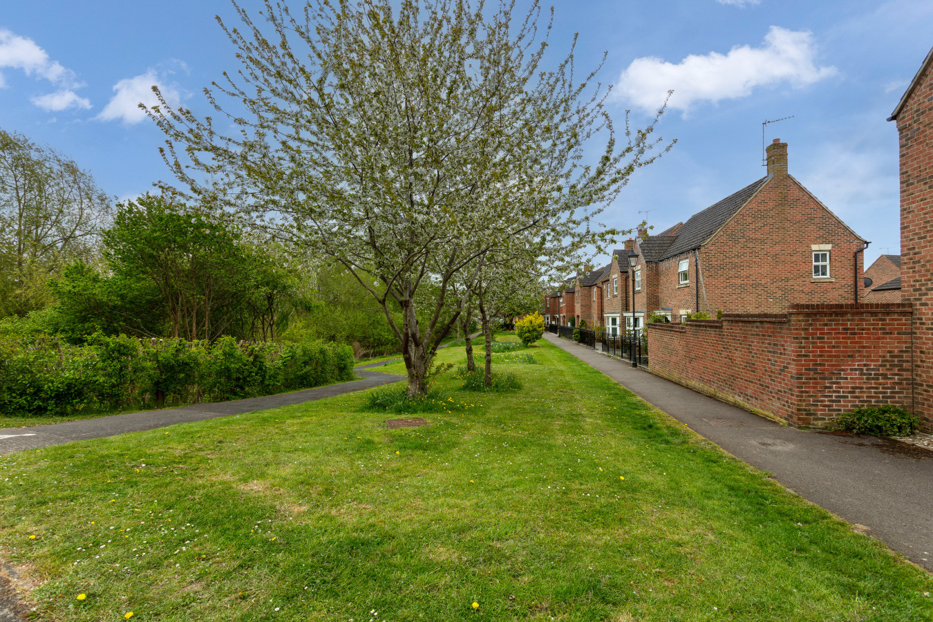 Stylish Flat • Excellent Location • Free Parking • Fast WiFi in 46 Arncott Way - Property image 25 - VivreStays