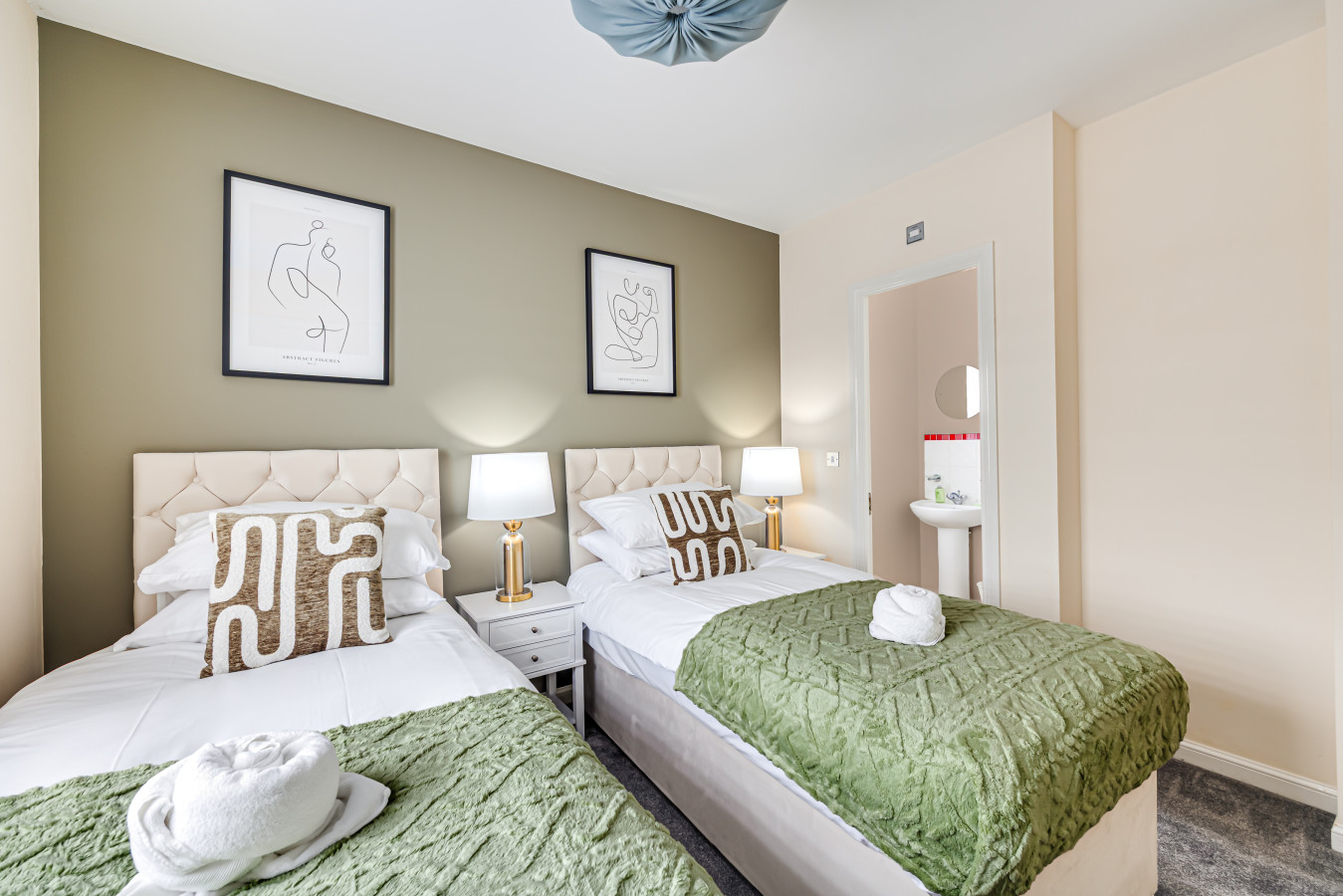 Stylish Flat • Excellent Location • Free Parking • Fast WiFi in 46 Arncott Way - Property image 5 - VivreStays