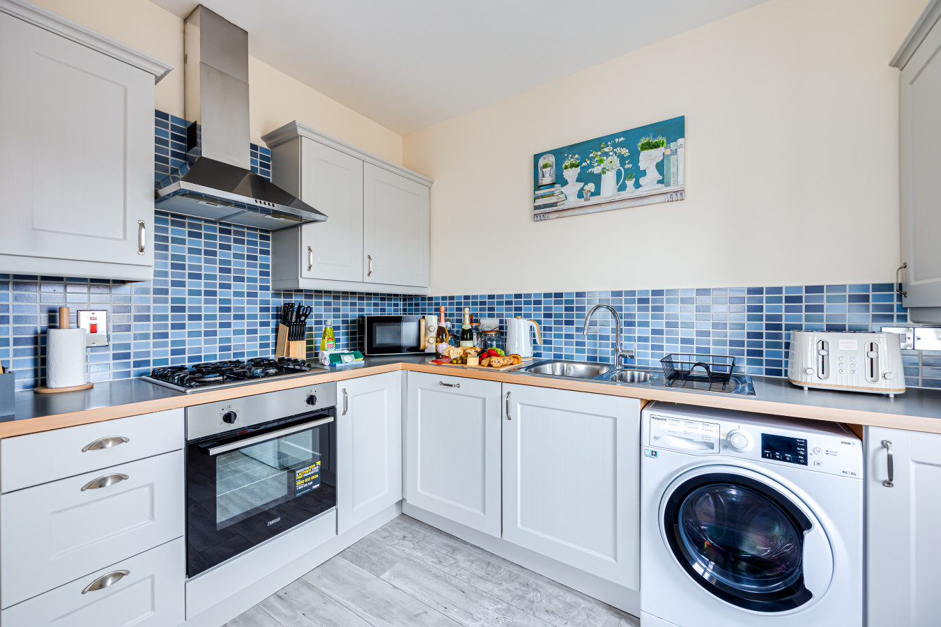 Stylish Flat • Excellent Location • Free Parking • Fast WiFi in 46 Arncott Way - Property image 18 - VivreStays