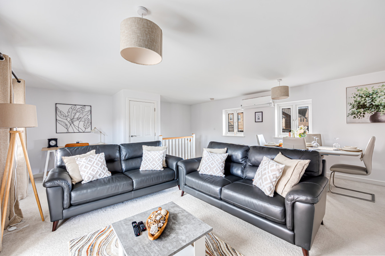 The Coach House • Aircon • Driveway Parking • 60'' Smart TV • Garden • Fast Wifi • Self-Check-In in 4 Pliny lane - Property image 9 - VivreStays