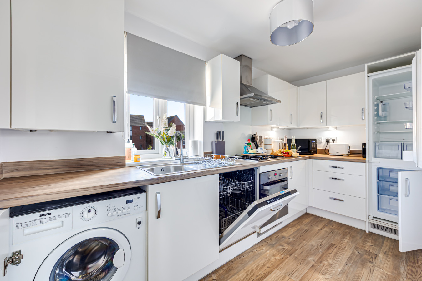 The Coach House • Aircon • Driveway Parking • 60'' Smart TV • Garden • Fast Wifi • Self-Check-In in 4 Pliny lane - Property image 18 - VivreStays