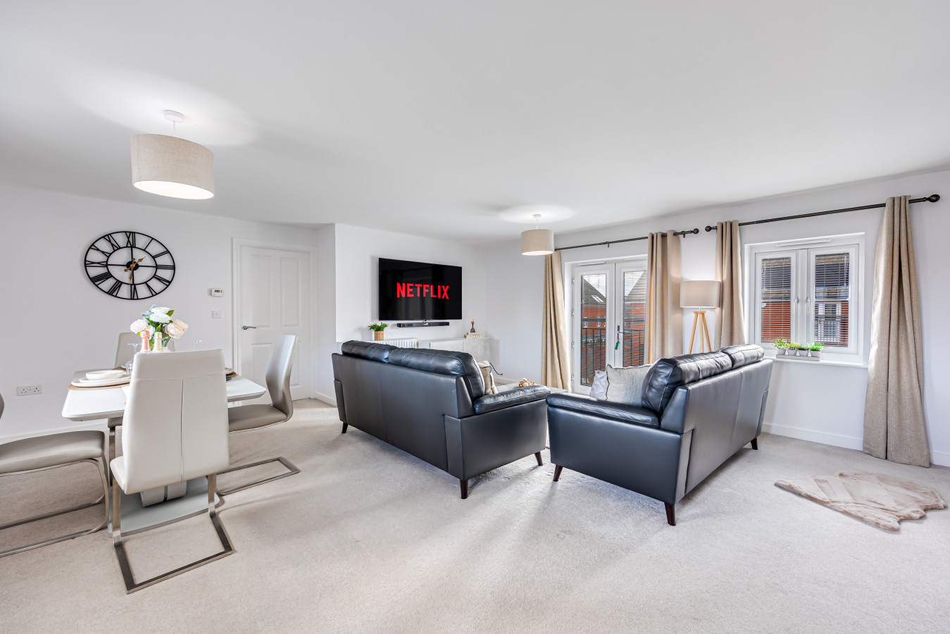 The Coach House • Aircon • Driveway Parking • 60'' Smart TV • Garden • Fast Wifi • Self-Check-In in 4 Pliny lane - Property image 10 - VivreStays