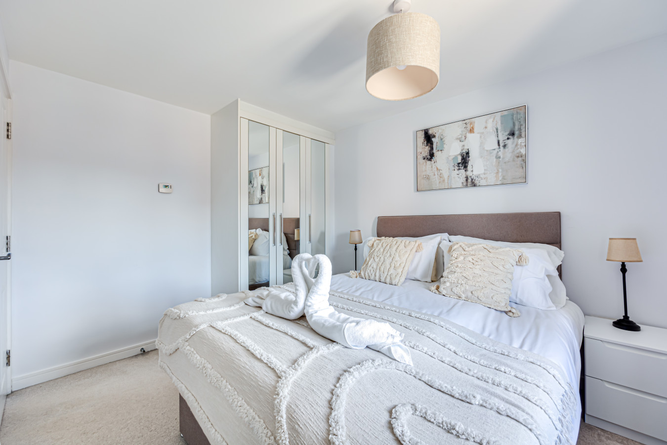 The Coach House • Aircon • Driveway Parking • 60'' Smart TV • Garden • Fast Wifi • Self-Check-In in 4 Pliny lane - Property image 3 - VivreStays