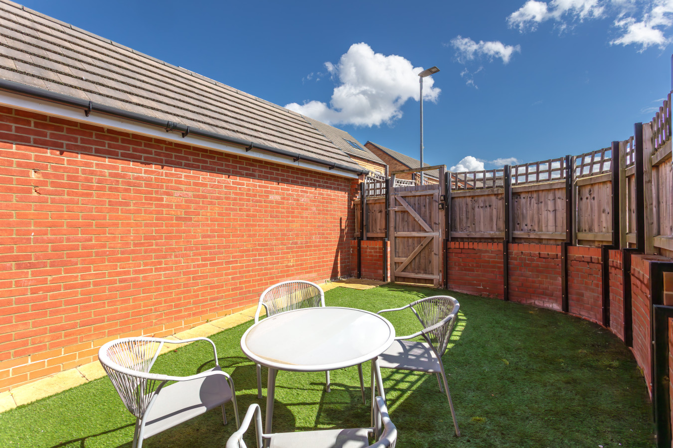 The Coach House • Aircon • Driveway Parking • 60'' Smart TV • Garden • Fast Wifi • Self-Check-In in 4 Pliny lane - Property image 23 - VivreStays