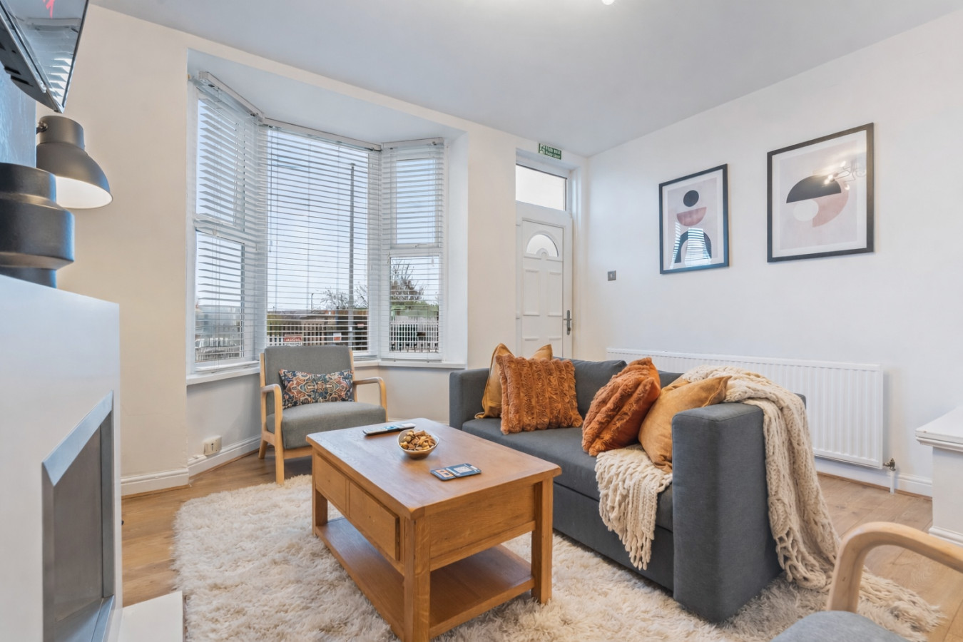 Stylish House • Great Location • Free Parking • Work Space • Fast Wifi • Smart TV • Self-Check-In in 29 Skelwith Road - Property image 13 - VivreStays